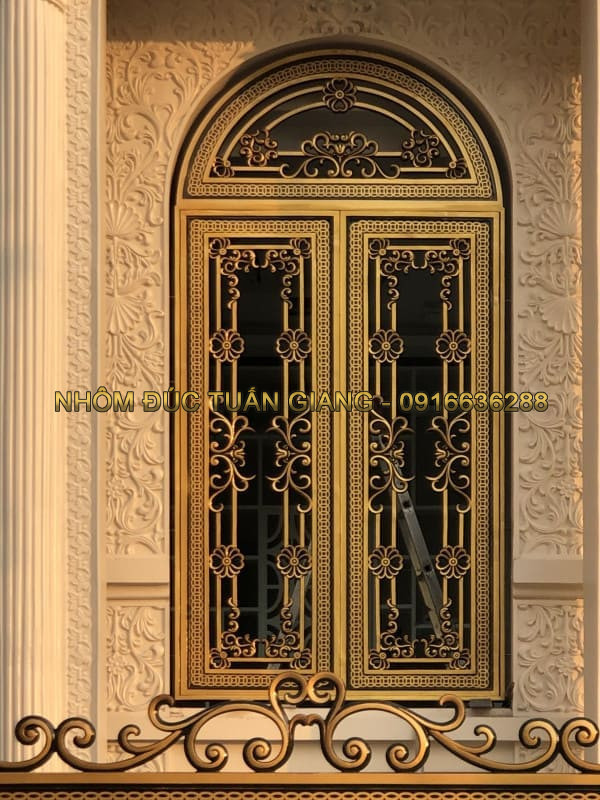 Cửa nhôm đúc mẫu-060