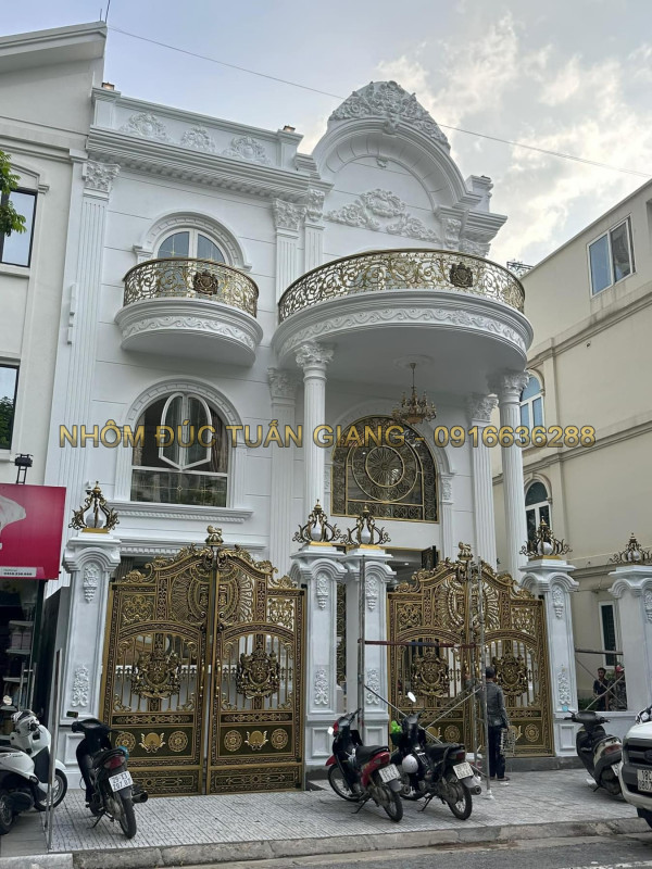 Cổng nhôm đúc mẫu C-182