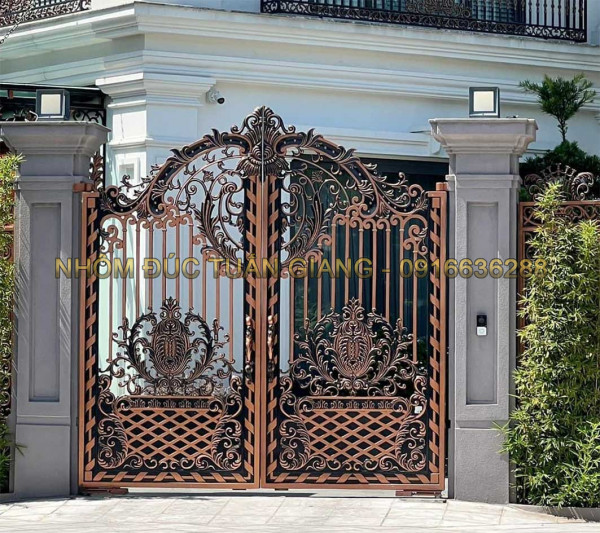 Cổng nhôm đúc mẫu C-214